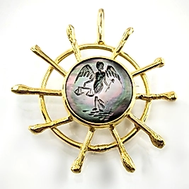 ADALET TERAZİLİ ZAFER TANRIÇASI SEDEF İNTAGLİO KOLYE