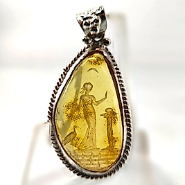 BALTIK KEHRİBARI İNTAGLİO KOLYE