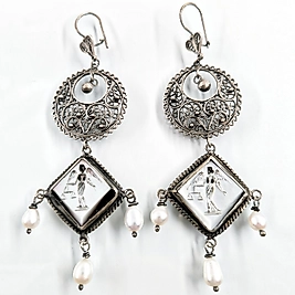 SEDEF & TELKARİ İNCİLİ TANRIÇA KÜPELER