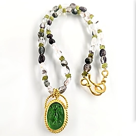 KANATLI TANRIÇA  IŞIĞIN TILSIMLI KOLYESİ