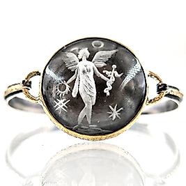 KANATLI TANRIÇA CAM İNTAGLİO BİLEKLİK