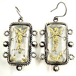 KANATLI TANRIÇA IŞIĞIN VE ZAFERİN SEMBOLÜ NEGATİF OYMA KÜPELER