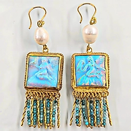 TANRIÇALAR FİGÜRLÜ LABARATUVAR OPAL KÜPE