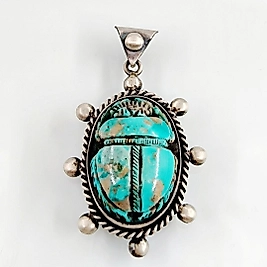 FİRUZE ÜZERİNE OYULMUŞ SCARAB KOLYE