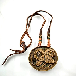 SANATÇI YAPIMI BRONZ ÜZERİ KOÇ BAŞI RÖLYEFLİ MARJİNAL BİR TASARIM KOLYE