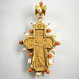 MERCAN VE İNCİLERLE TAÇLANMIŞ GÜRCÜ İŞÇİLİĞİ HAÇ