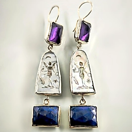 KANATLI TANRIÇA  RENKLERİN VE ZARAFETİN ANTİK HİKÂYESİ OYMA KÜPELER