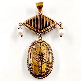 KAPLANGÖZÜ AKREP İNTAGLİO KOLYE