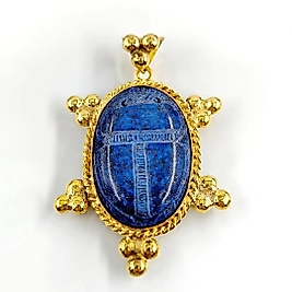 LAPİS ÜZERİNE OYULMUŞ ANTİK MISIR SCARAB KOLYE
