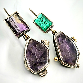 KANATLI TANRIÇA RENKLERİN VE MİTOLOJİNİN BULUŞMASI