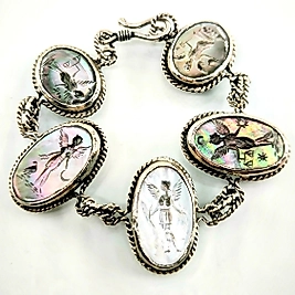 KANATLI TANRIÇALAR IŞIĞIN VE ZAFERİN HİKÂYESİ GÜMÜŞ BİLEKLİK