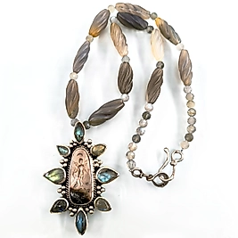 TANRIÇA IŞIĞI – LABRADORİTLİ ANTİK TASARIM KOLYE