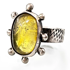 KANATLI TANRIÇA DAMLA KEHRİBAR ANTİK STİL YÜZÜK