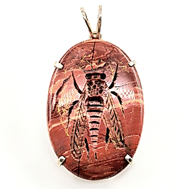 EFES’İN KUTSAL ARISI JASPER TAŞ ÜZERİ NEGATİF İNTAGLİO KOLYE