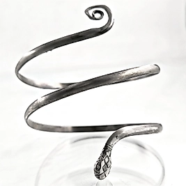 YILAN FORMUNDA GÜMÜŞ PAZU BİLEZİK